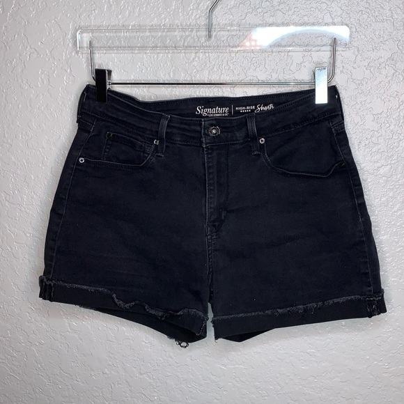 Levi’s High Rise Signature Black Shorts - Picture 2 of 9